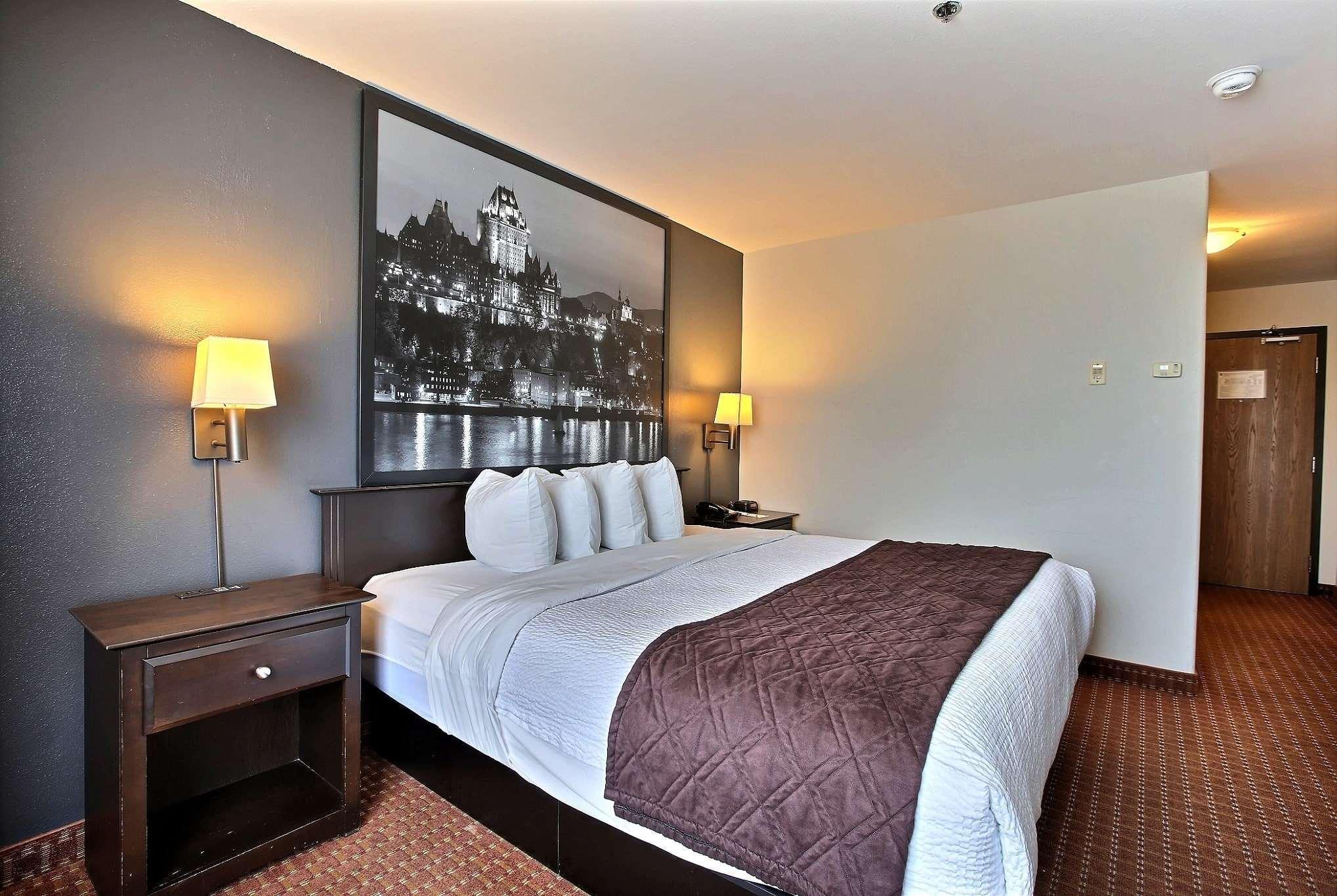 Super 8 By Wyndham Quebec City Exterior photo
