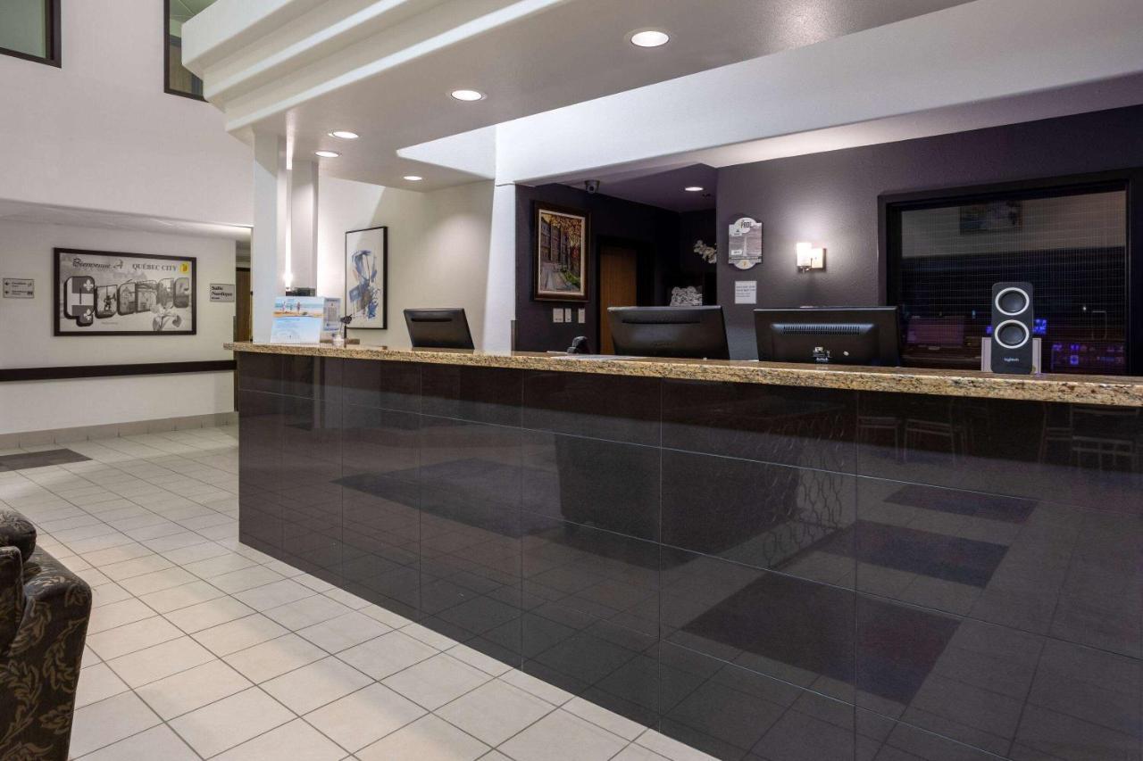 Super 8 By Wyndham Quebec City Exterior photo