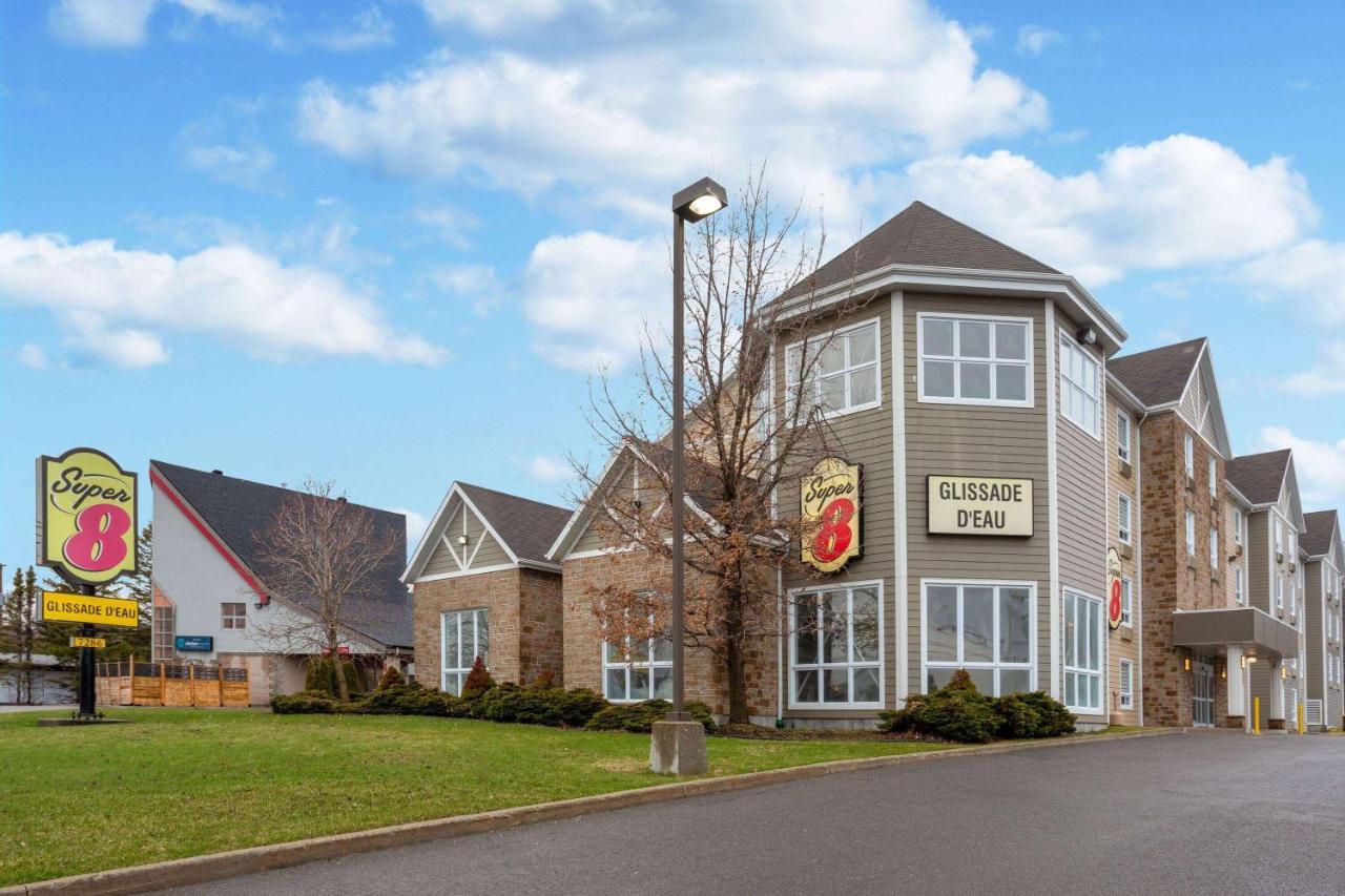 Super 8 By Wyndham Quebec City Exterior photo