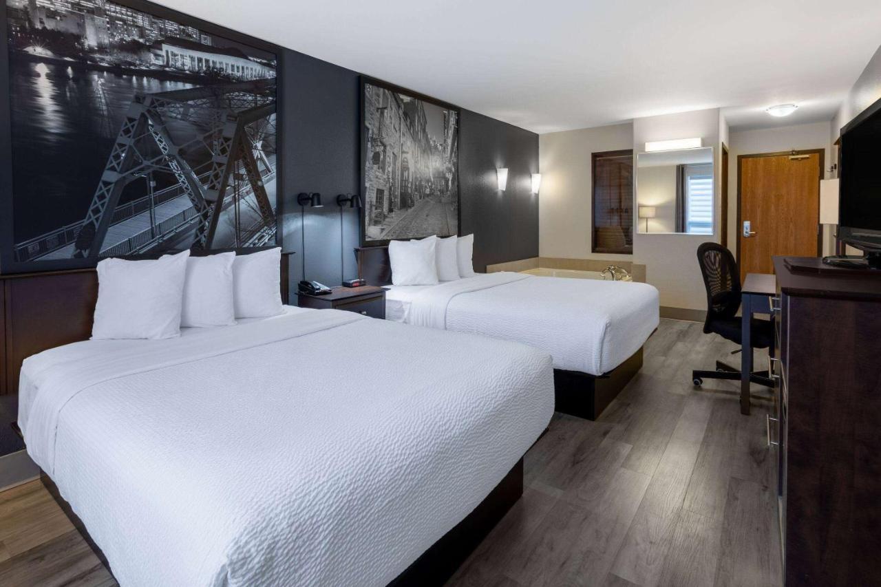 Super 8 By Wyndham Quebec City Exterior photo