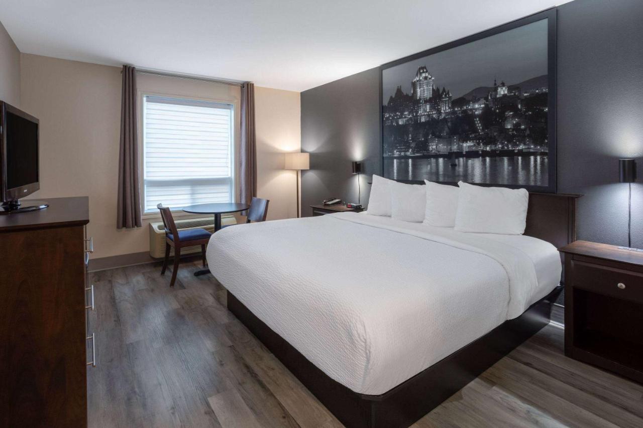 Super 8 By Wyndham Quebec City Exterior photo