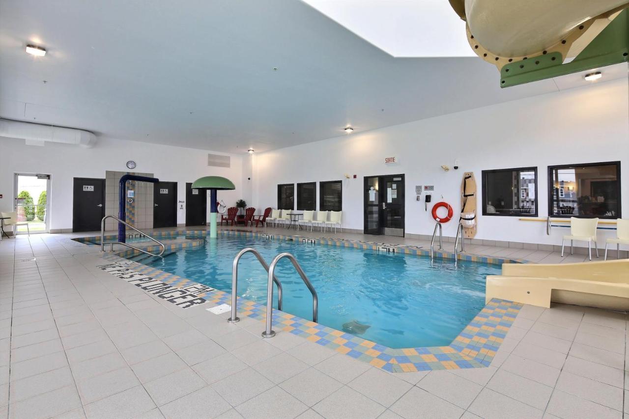 Super 8 By Wyndham Quebec City Exterior photo